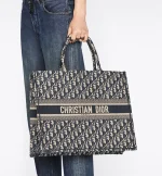 Large Dior Book Tote Ecru and Blue Dior Oblique Embroidery (42 x 35 x 18.5 cm) - 图片 2