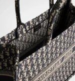 Large Dior Book Tote Ecru and Blue Dior Oblique Embroidery (42 x 35 x 18.5 cm) - 图片 3