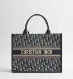 Medium Dior Book Tote Blue Dior Oblique Embroidery and Calfskin (36.5 x 28 x 16.5 cm)
